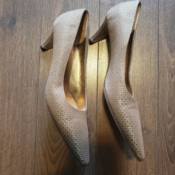 Vintage Salvatore Ferragamo Florence Shoes - Picture 4 of 12